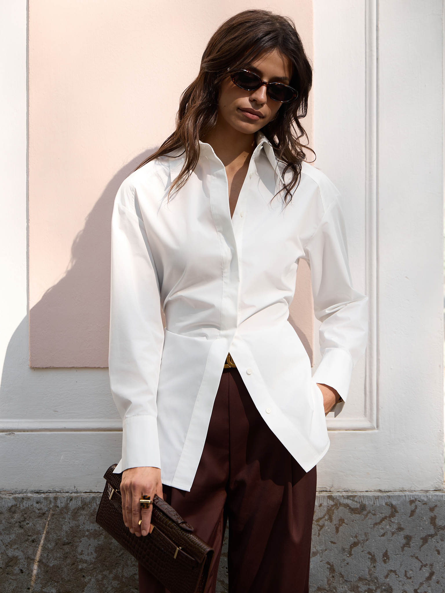 قميص أحادي اللون مع أربطة على الخصر