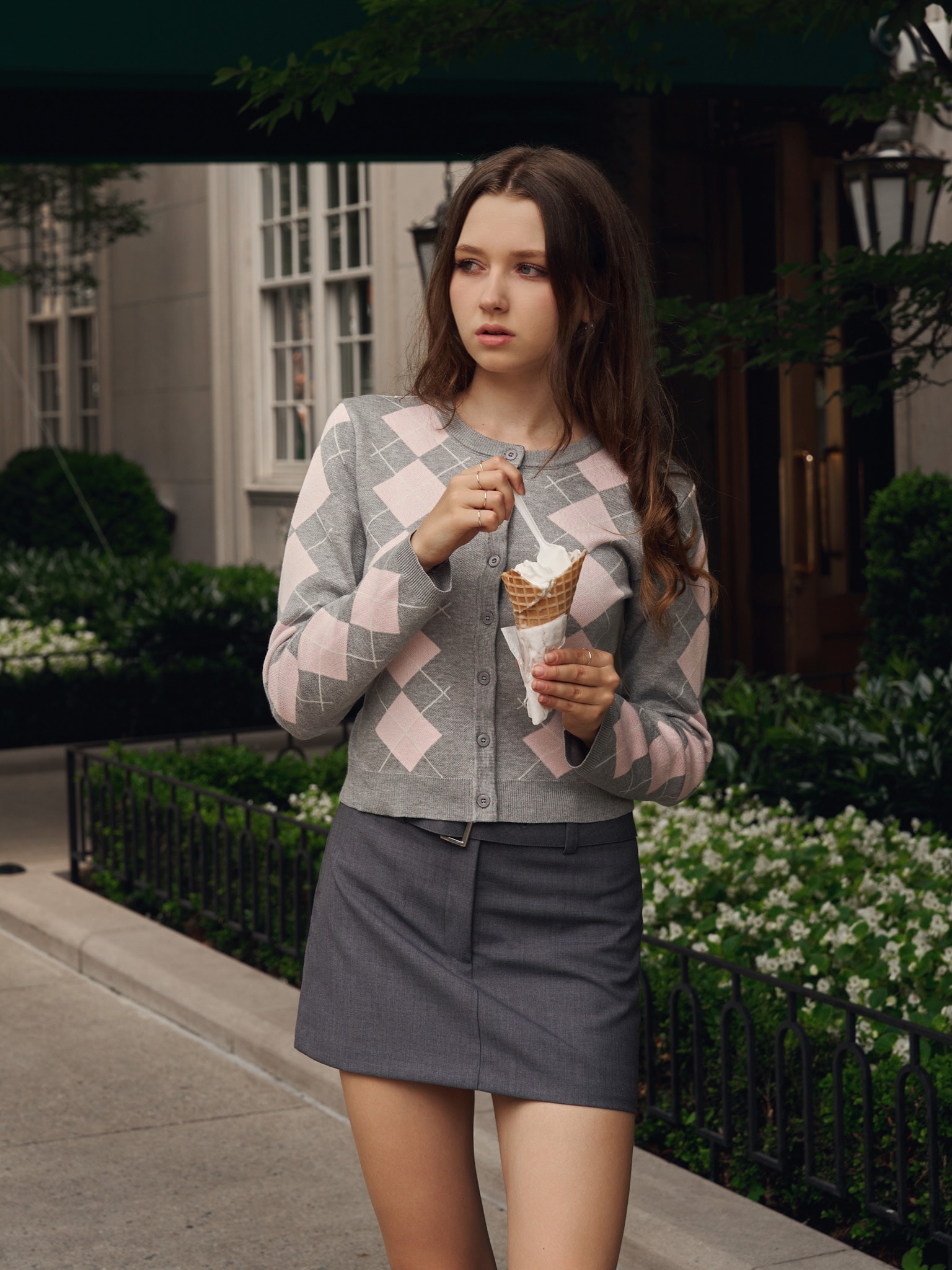 Mini jupe droite avec ceinture assortie