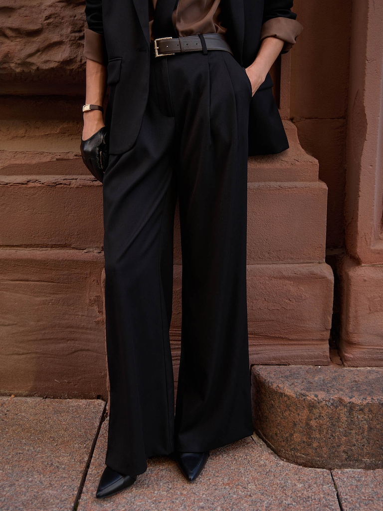 Расклешенные костюмные брюки