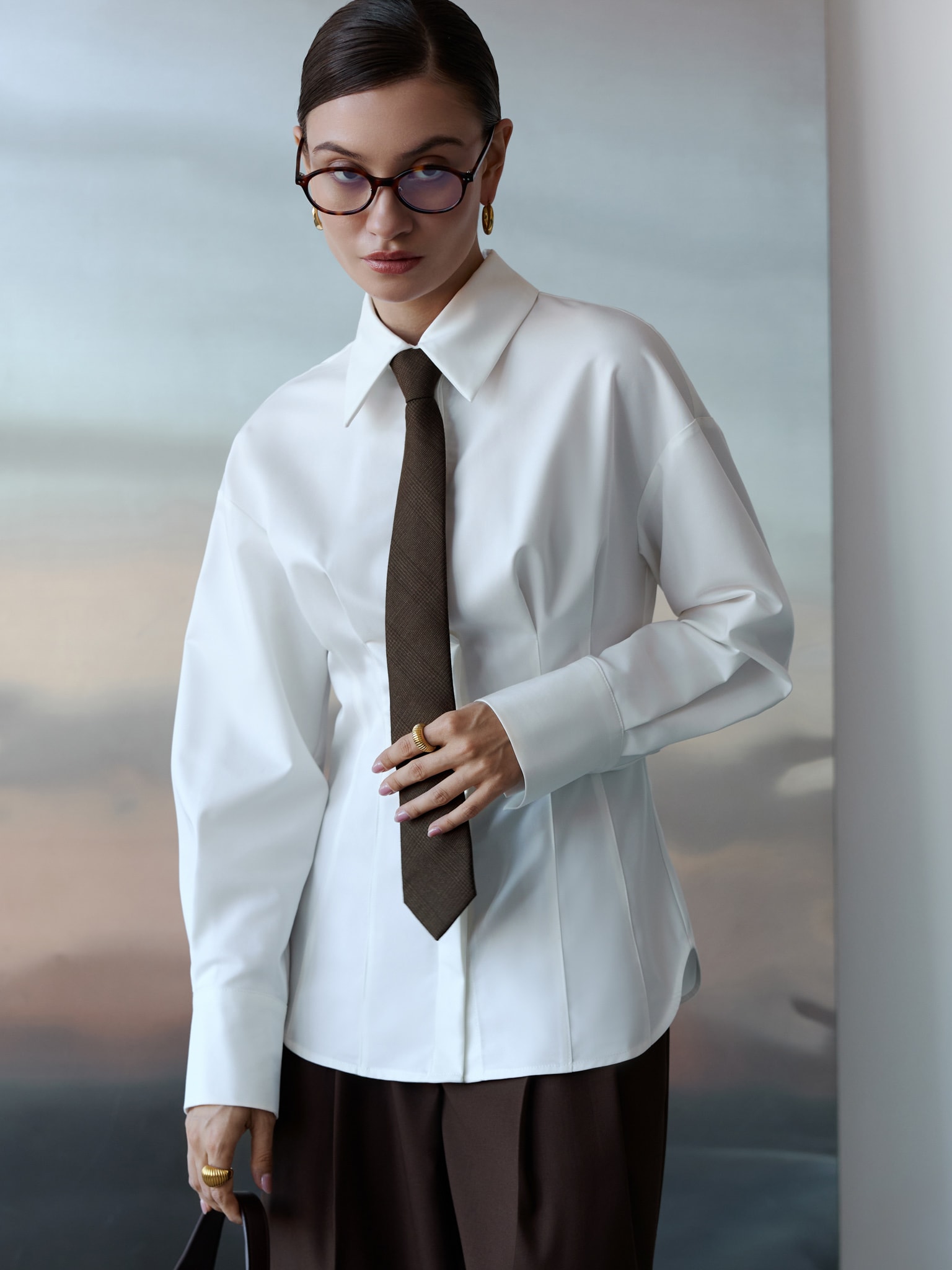 Приталенная рубашка с объемными рукавами