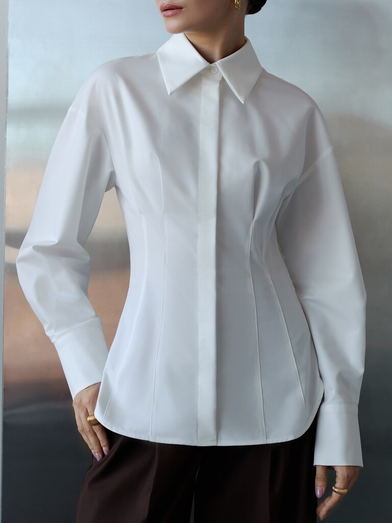 Приталенная рубашка с объемными рукавами