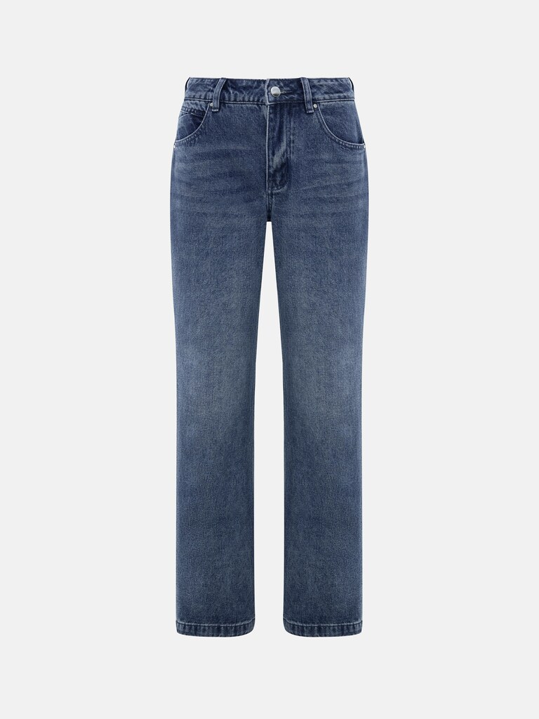 Loose jeans with distressed accent on the thighs