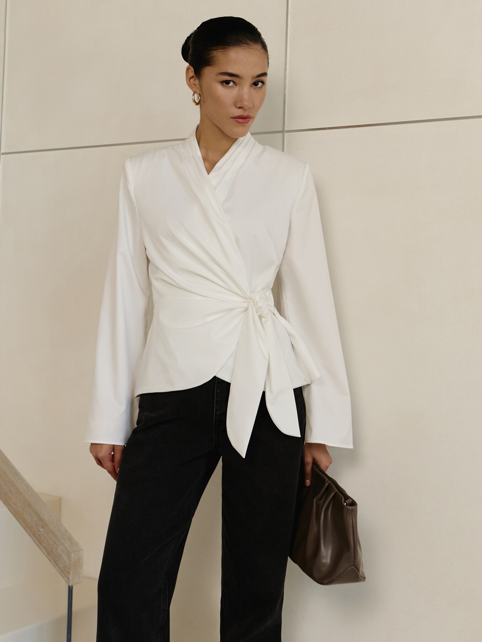 Блуза на запах с лентами на талии