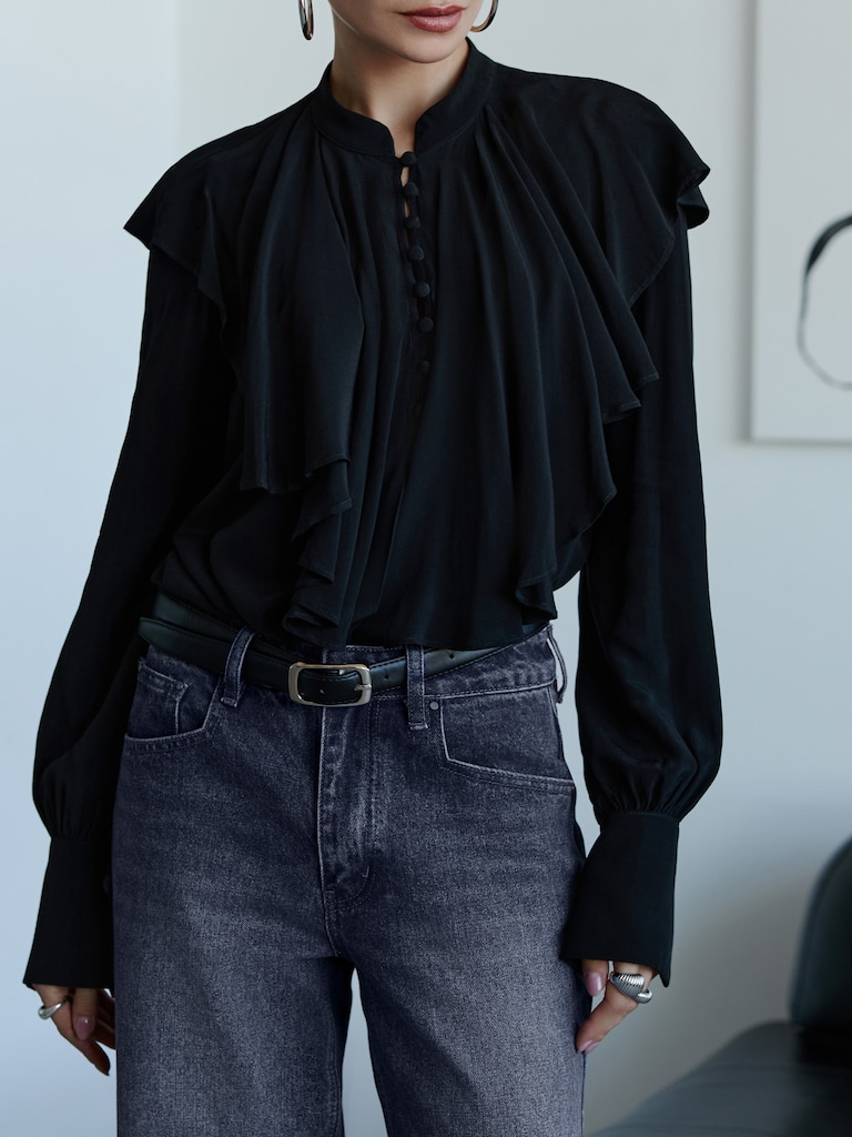 Bluse aus Viskose mit Stehkragen und voluminösem Jabot