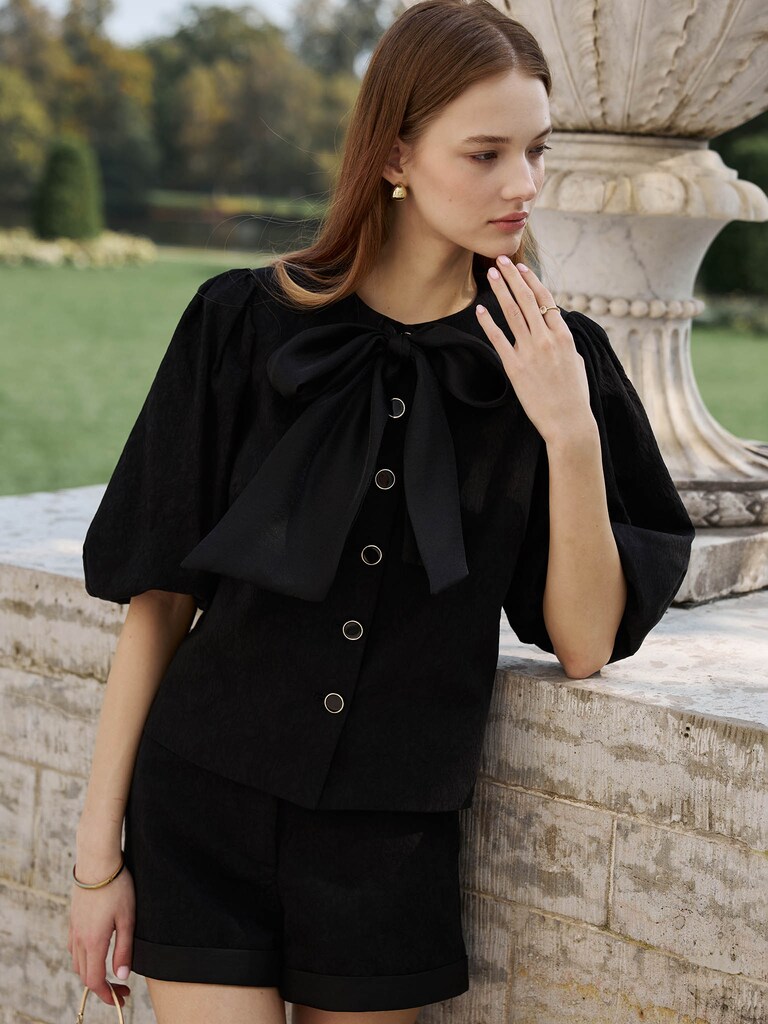 Textured blouse with a voluminous bow