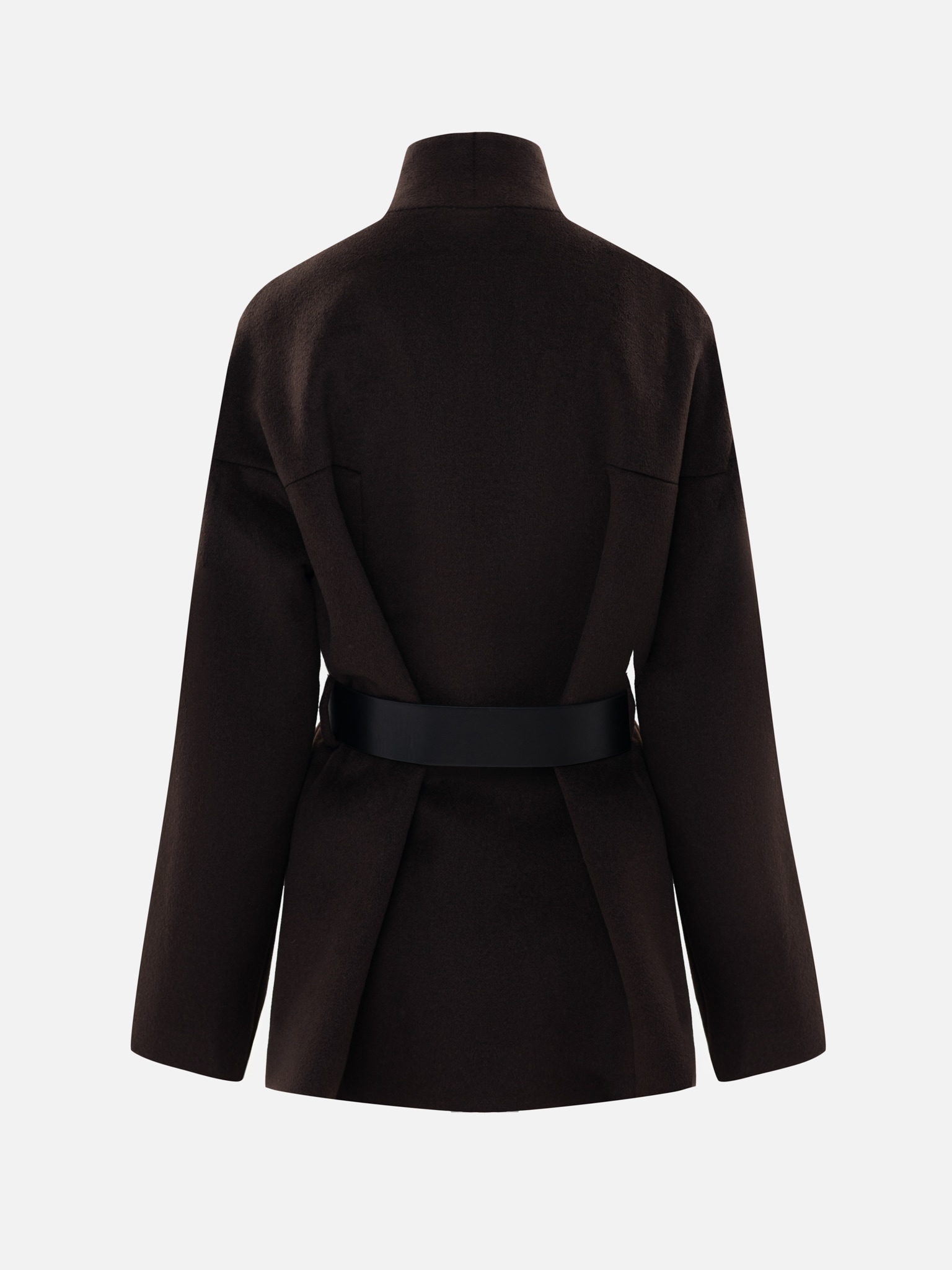 Укороченное шерстяное пальто с ремнем из экокожи