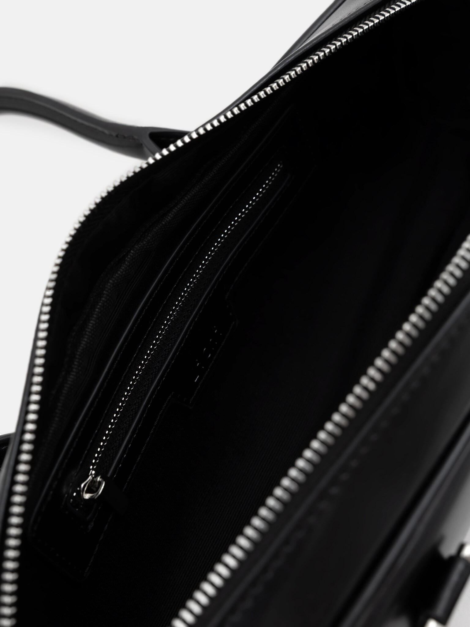 Сумка-багет с длинными ручками