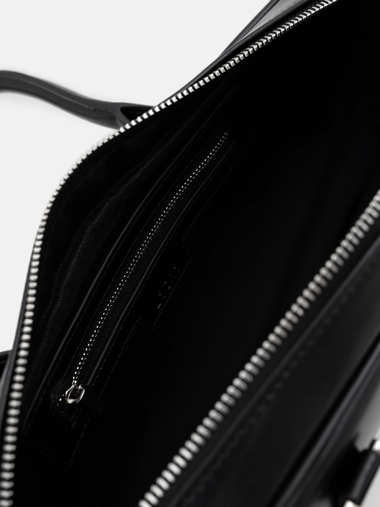 Сумка-багет с длинными ручками