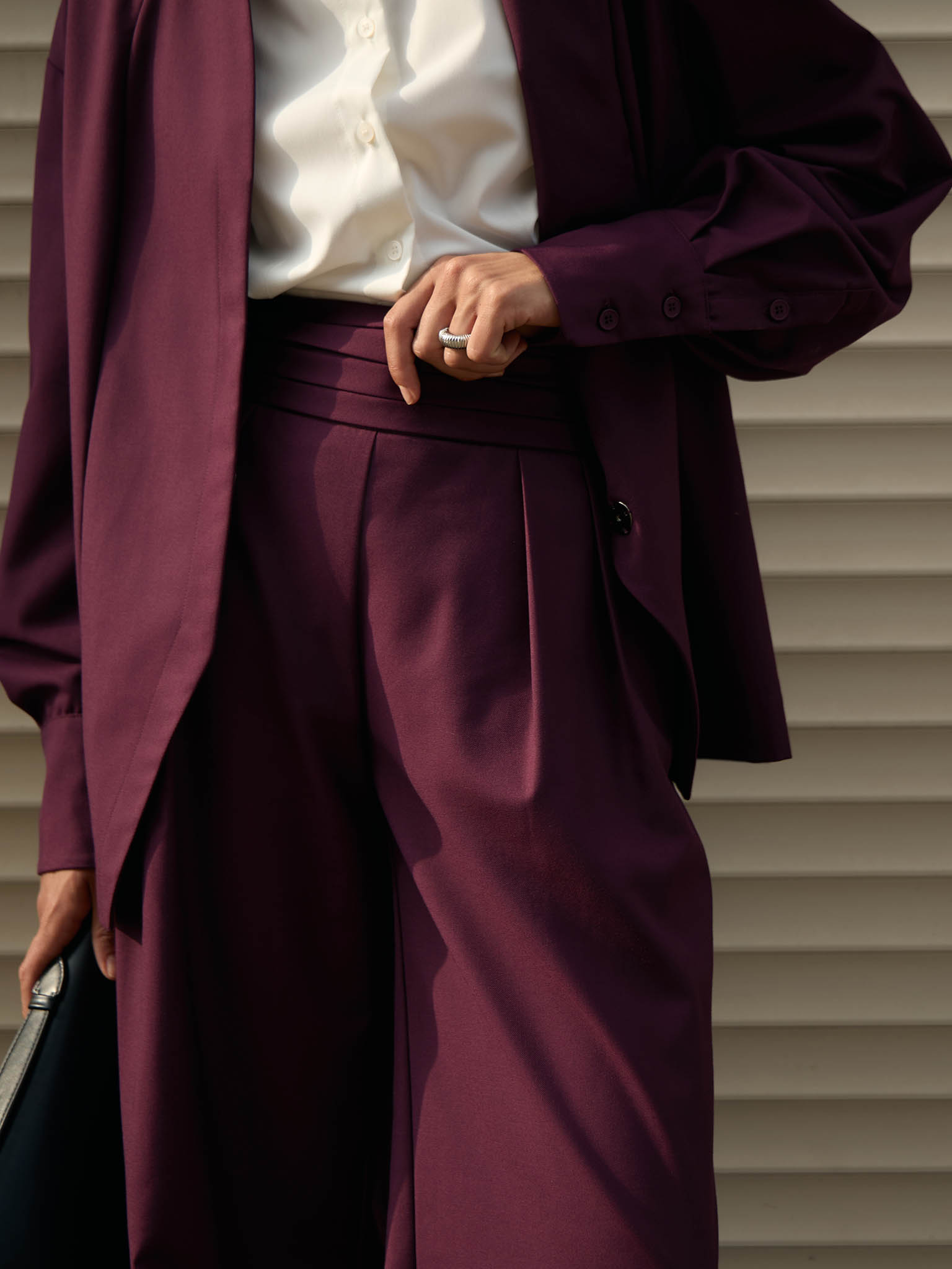 Свободные брюки с широким драпированным поясом