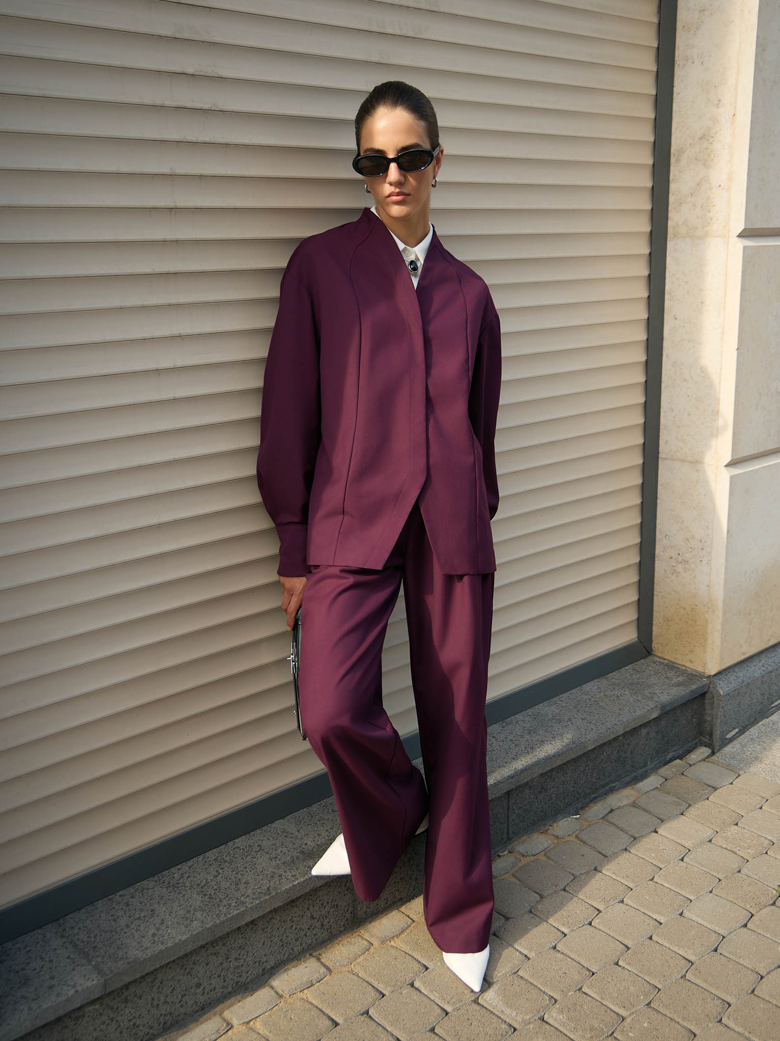 Свободные брюки с широким драпированным поясом