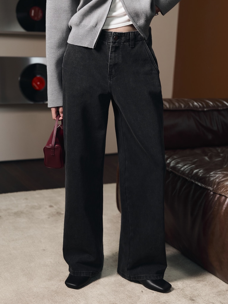 Loose fit low rise jeans