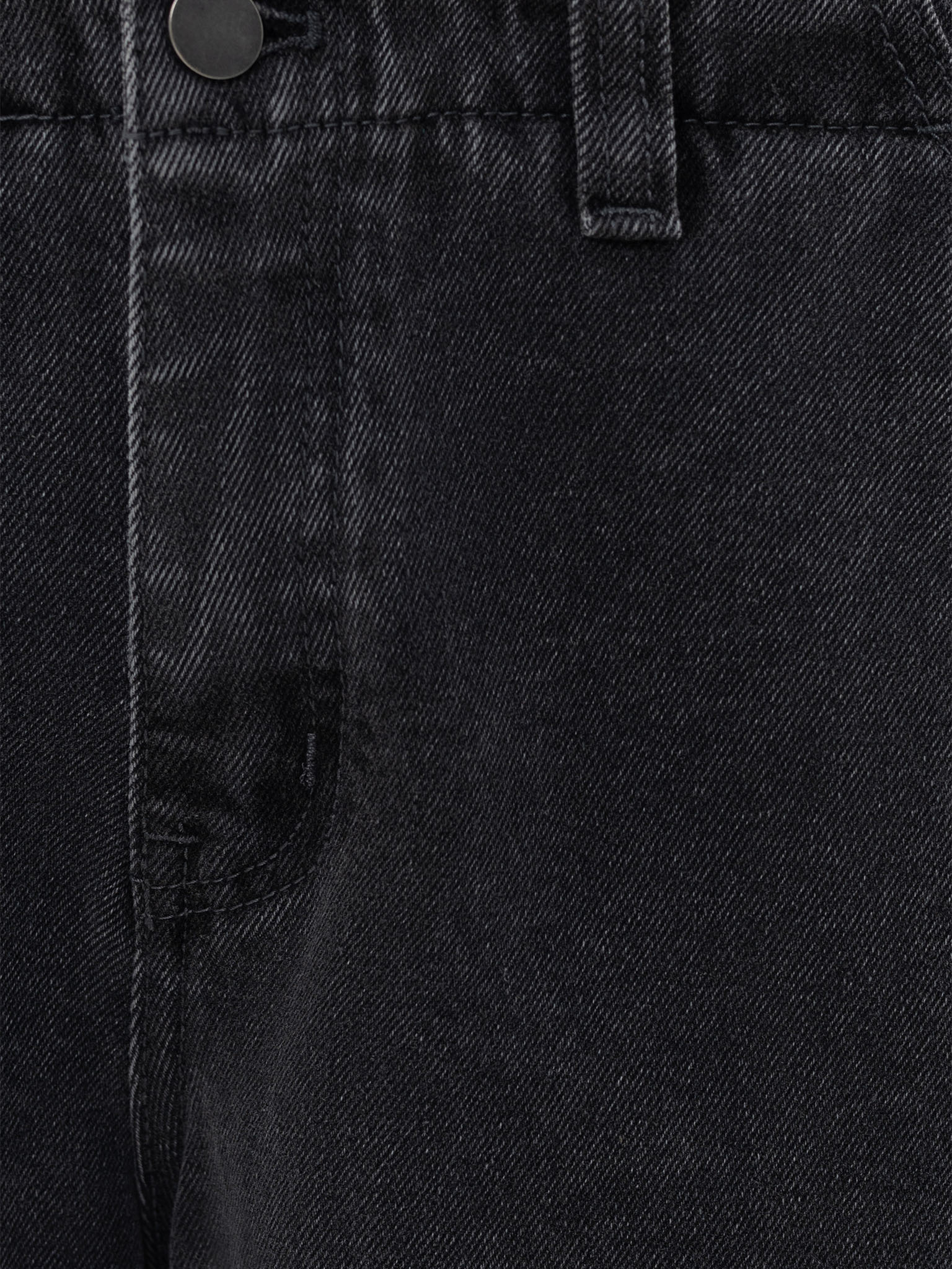 Loose mid-rise jeans