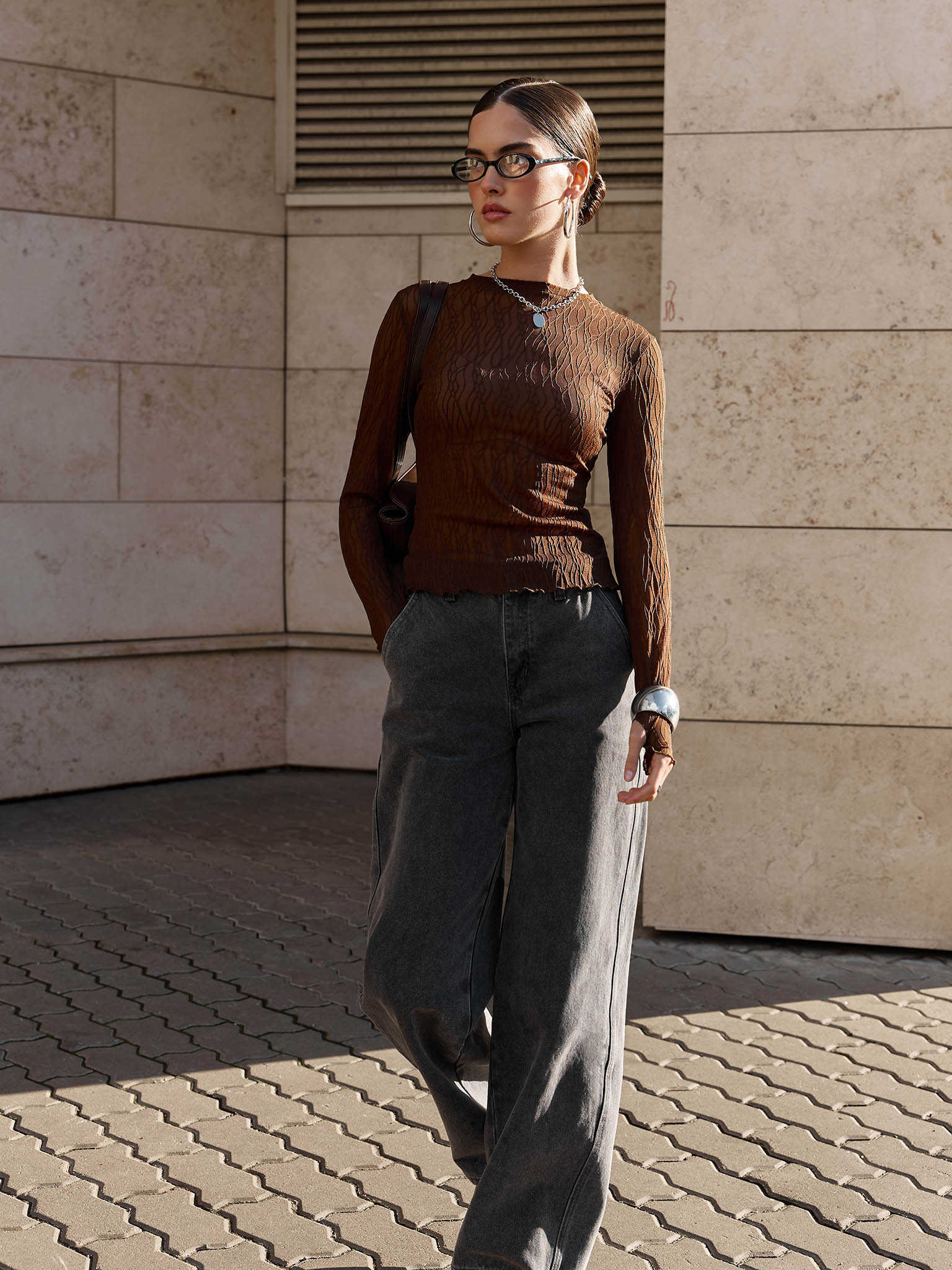 Loose mid-rise jeans