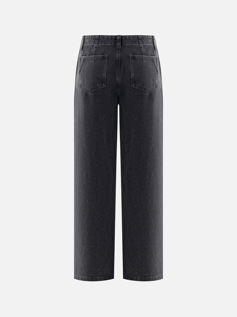 Loose mid-rise jeans
