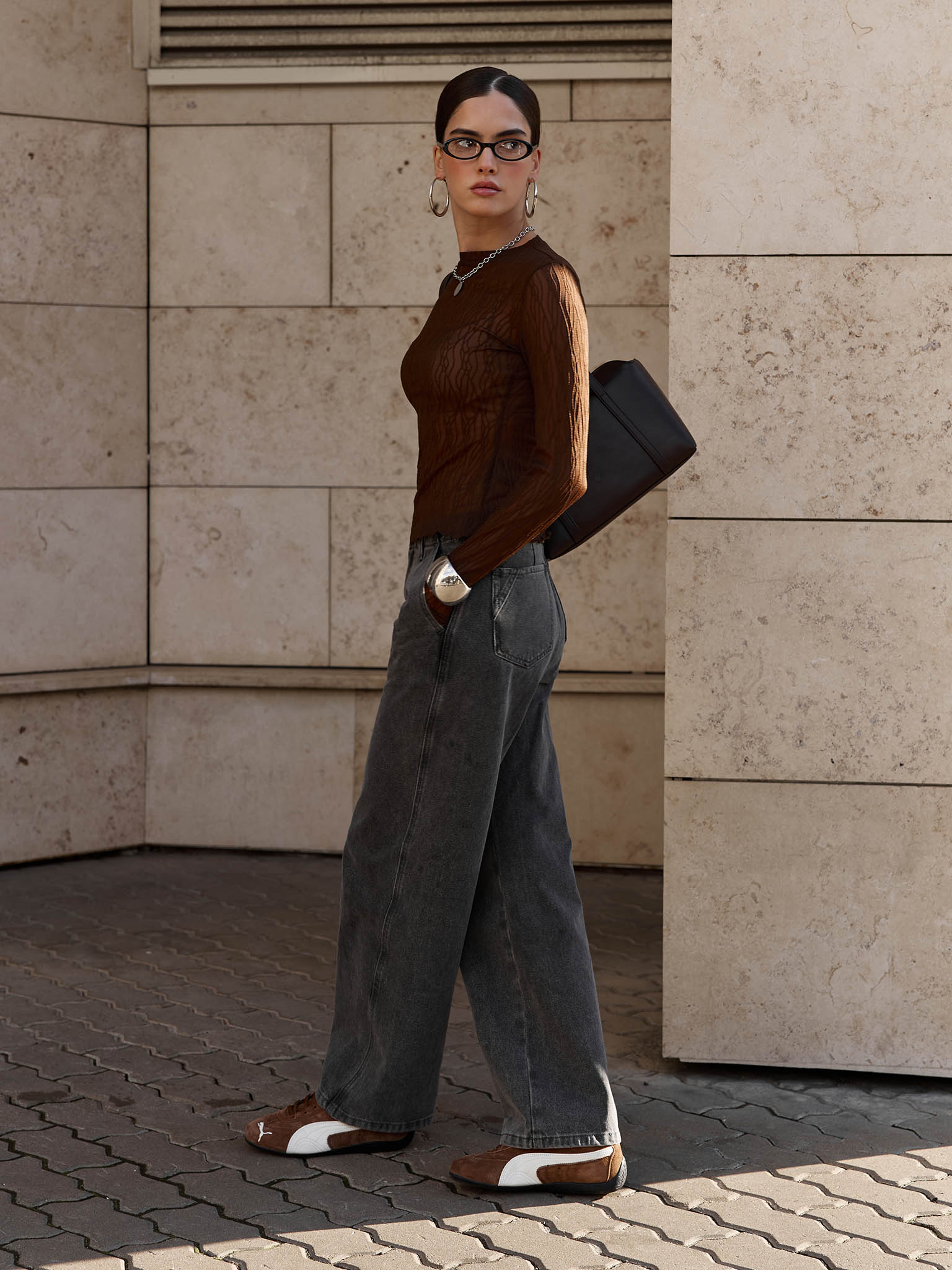 Loose mid-rise jeans