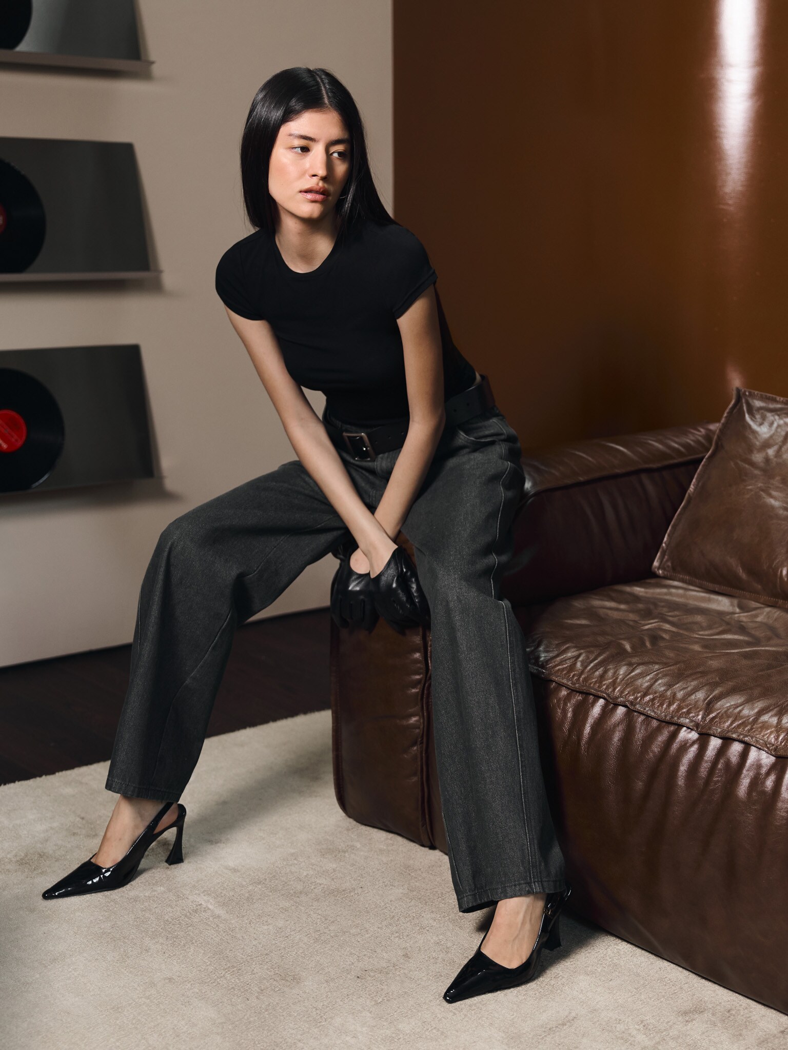 Loose jeans with waist pleats