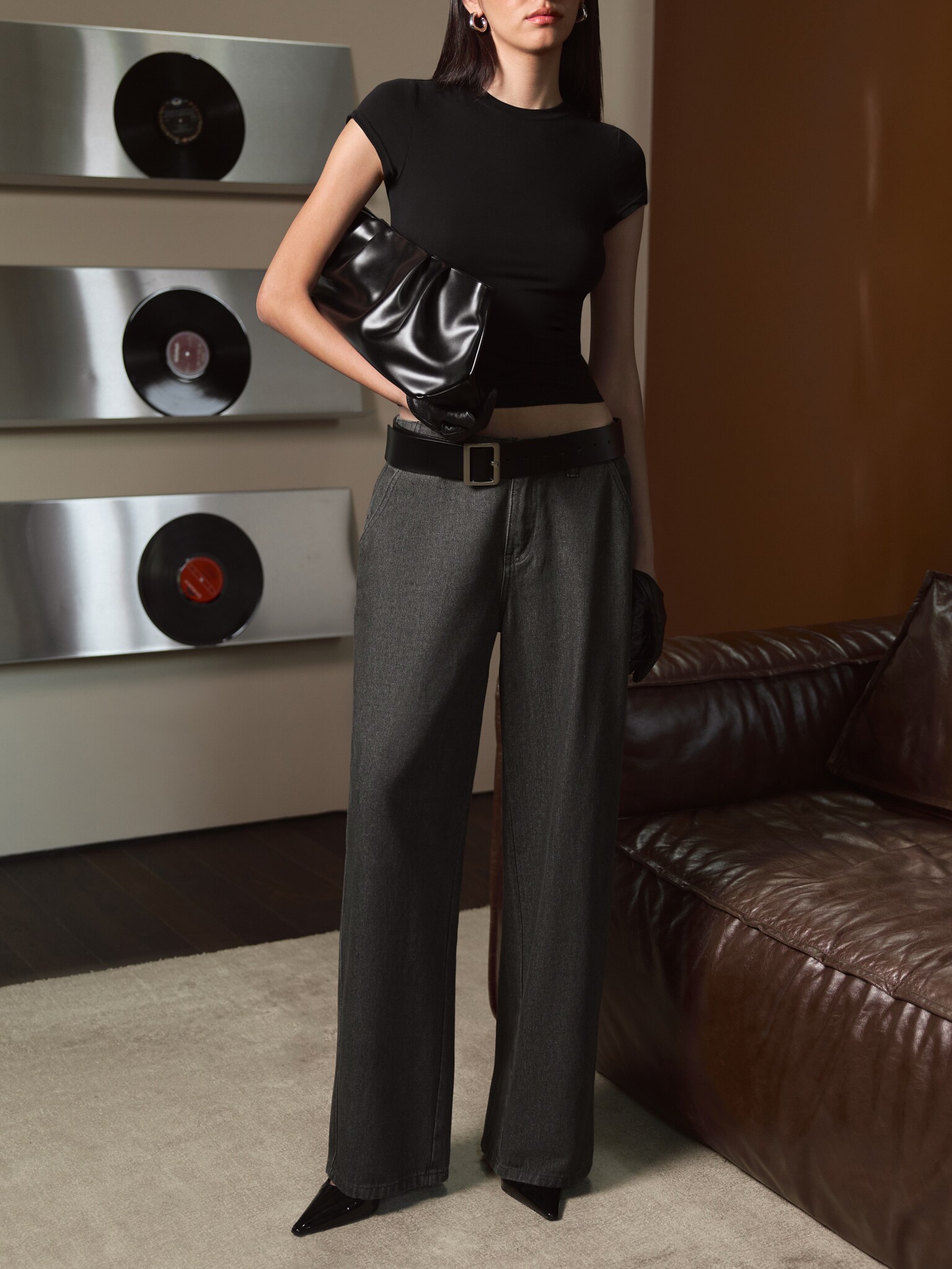 Loose jeans with waist pleats