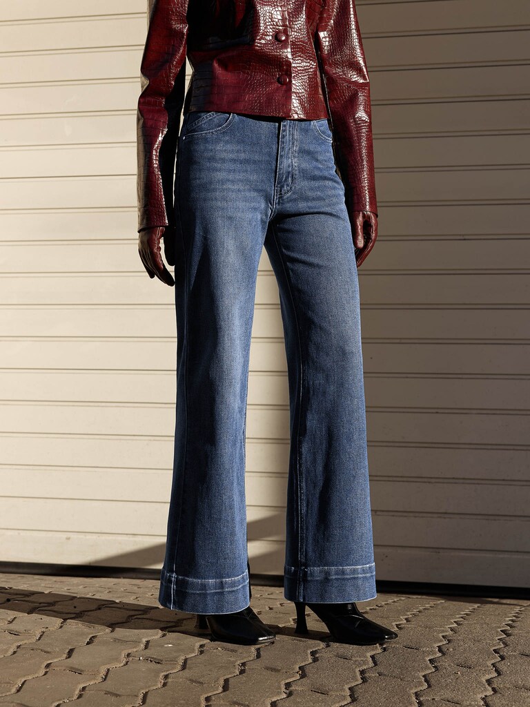 Flared denim jeans with scuffs