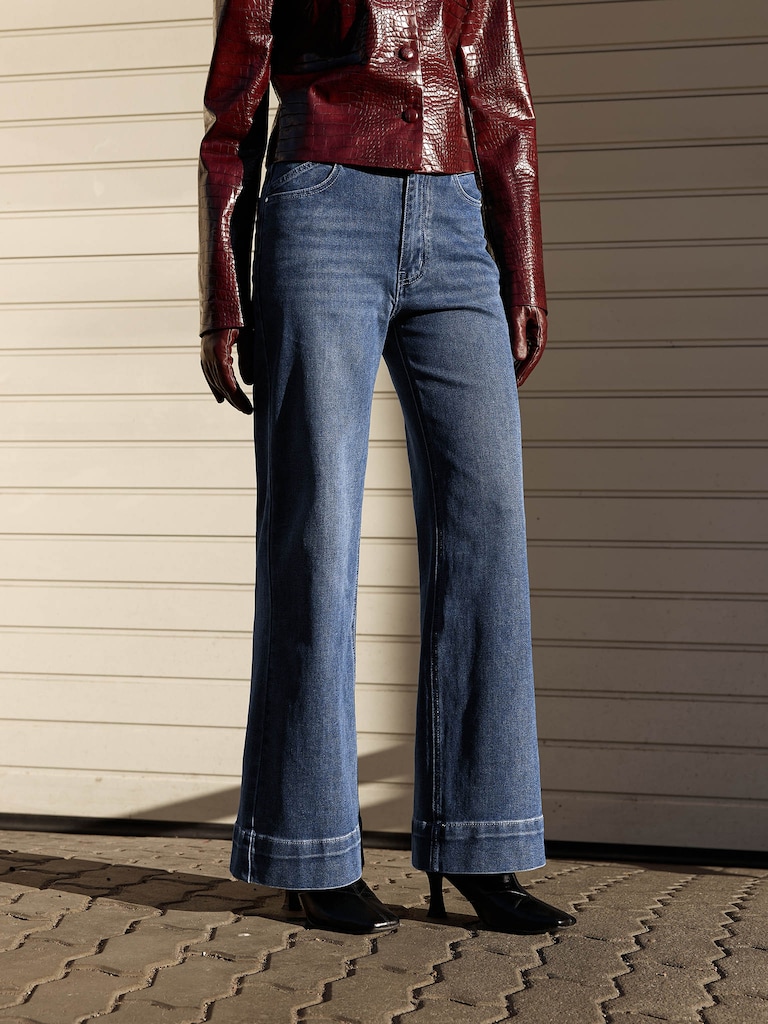 Flared denim jeans with scuffs