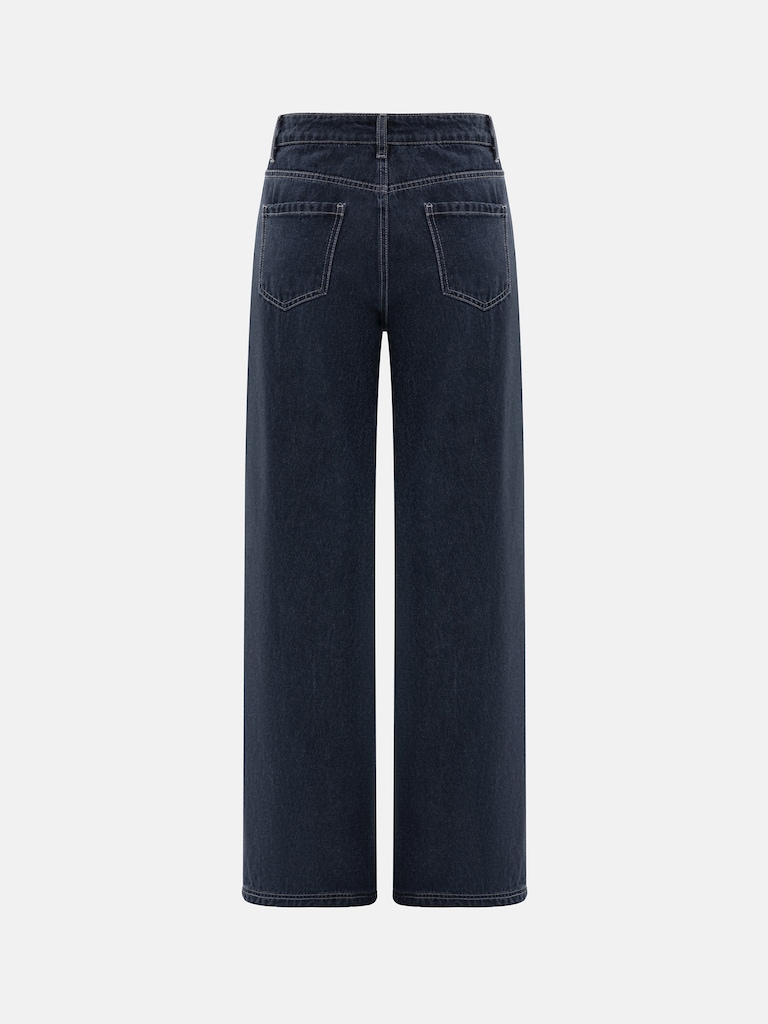 Loose jeans with contrast stitching