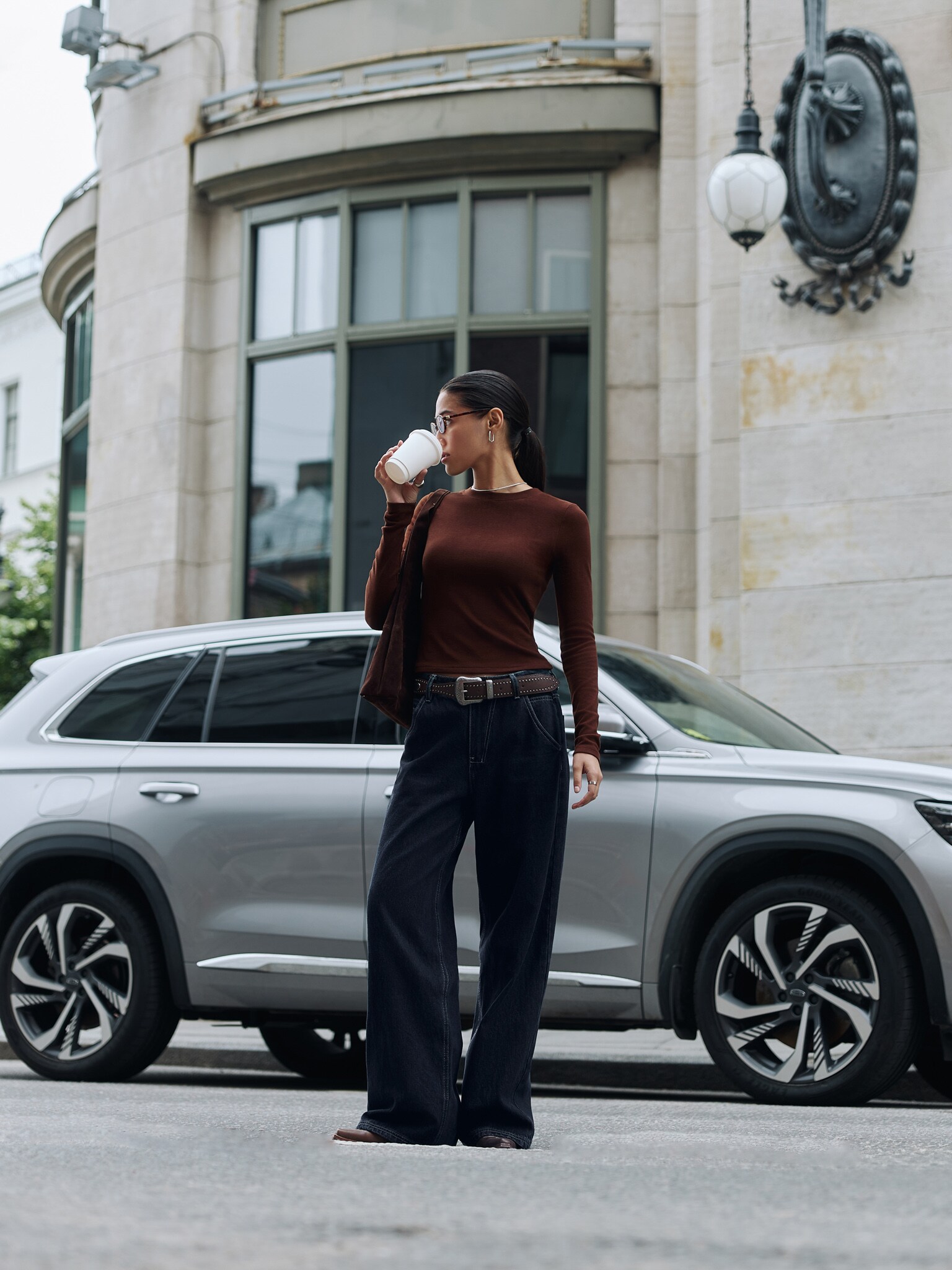 Lockere Jeans mit Kontrastnähten