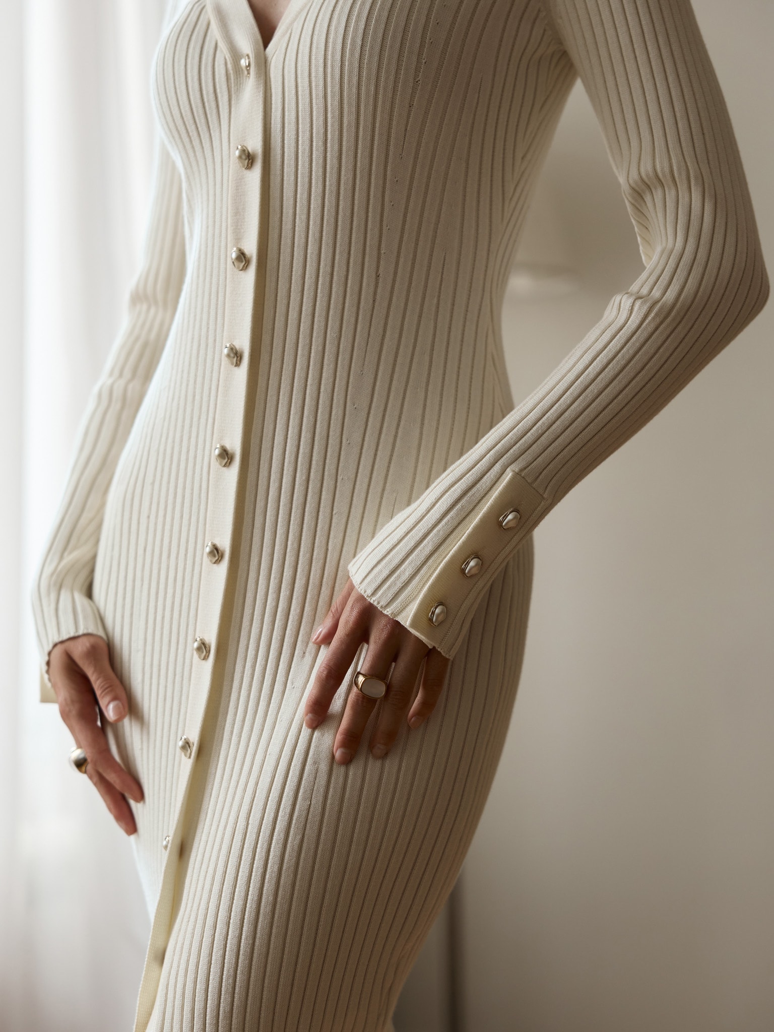 Viscose midi dress with golden buttons