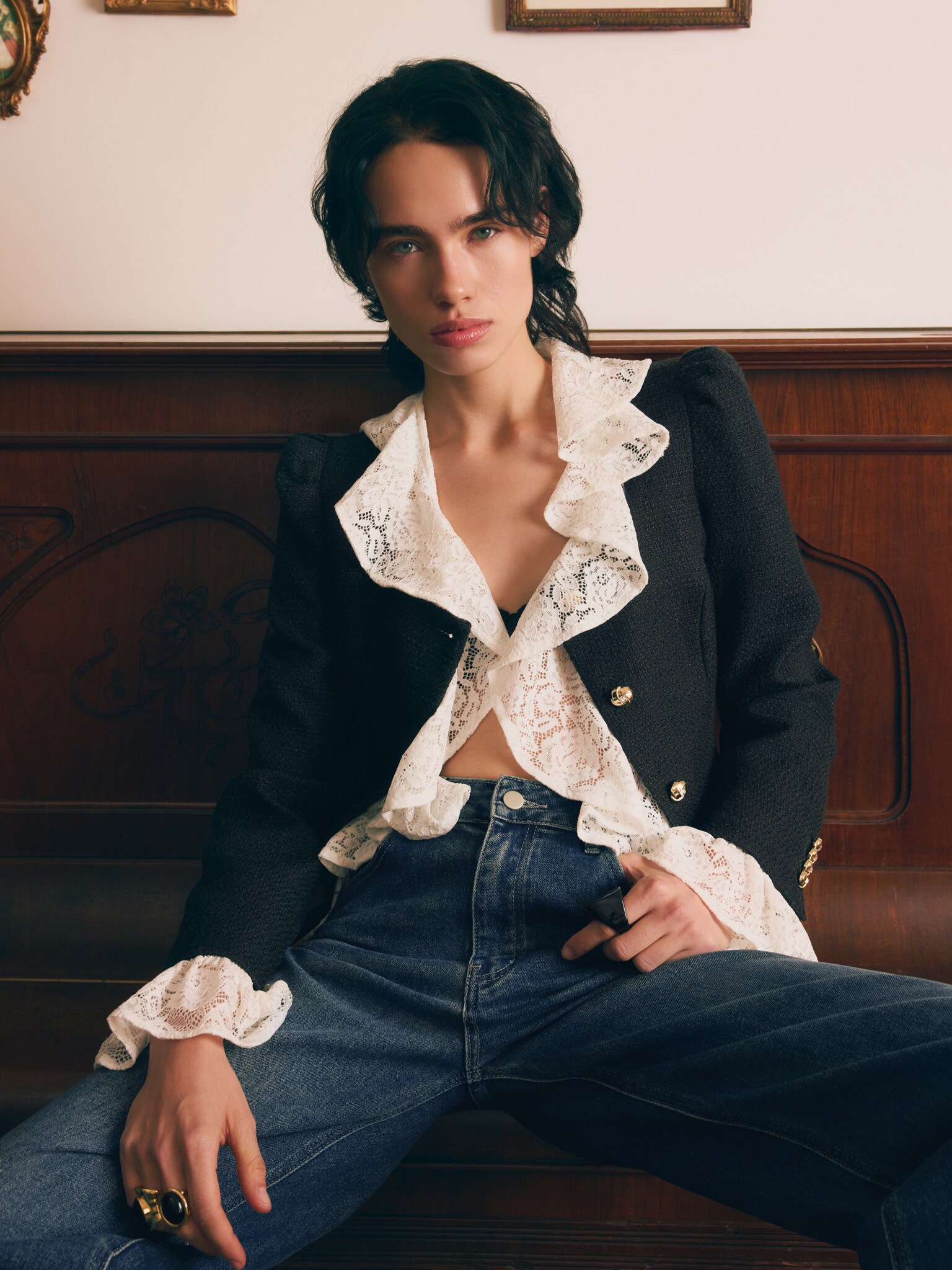 Твидовый жакет с квадратным вырезом и золотистыми пуговицами