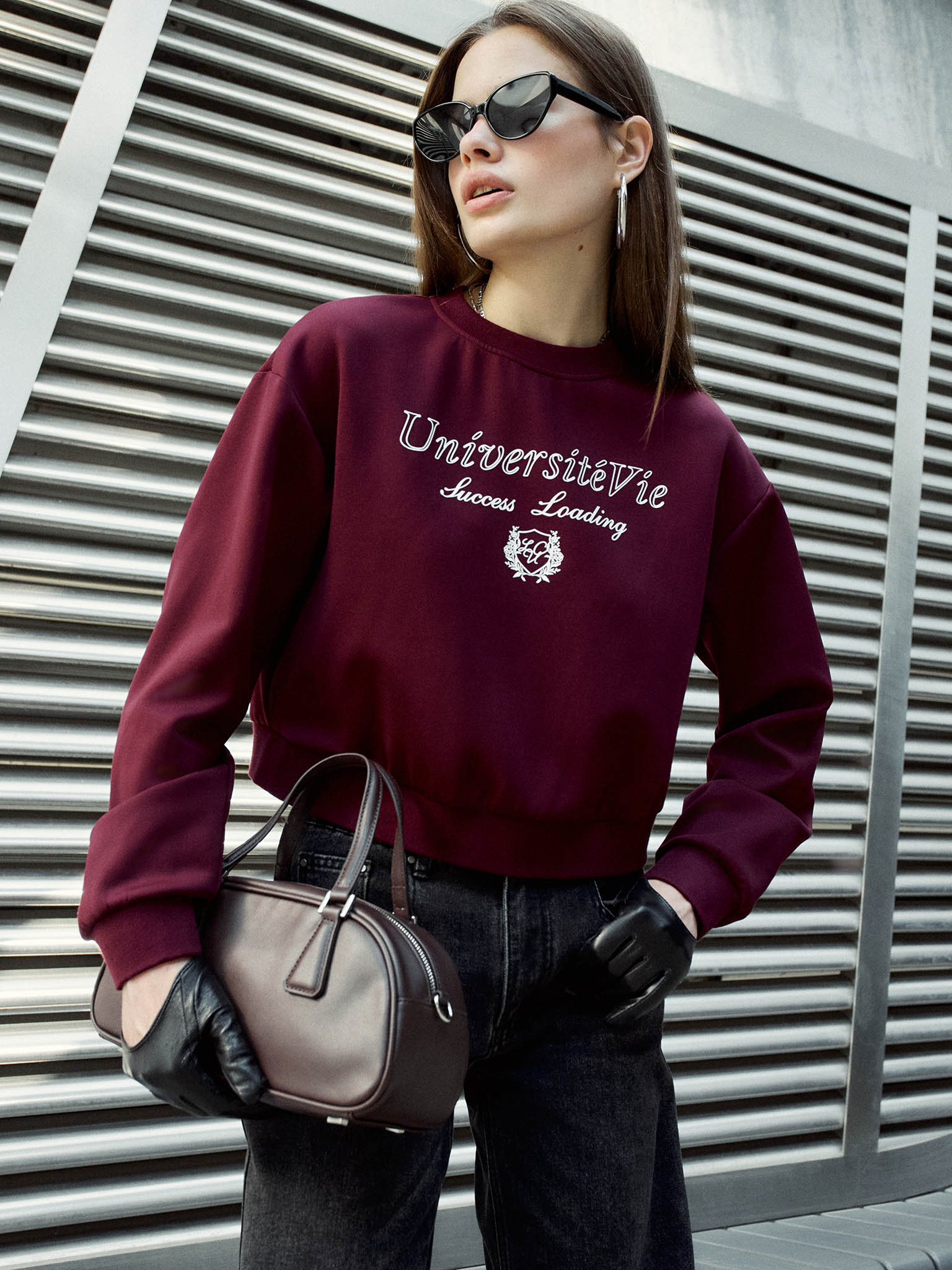 Loose sweatshirt with large lettering