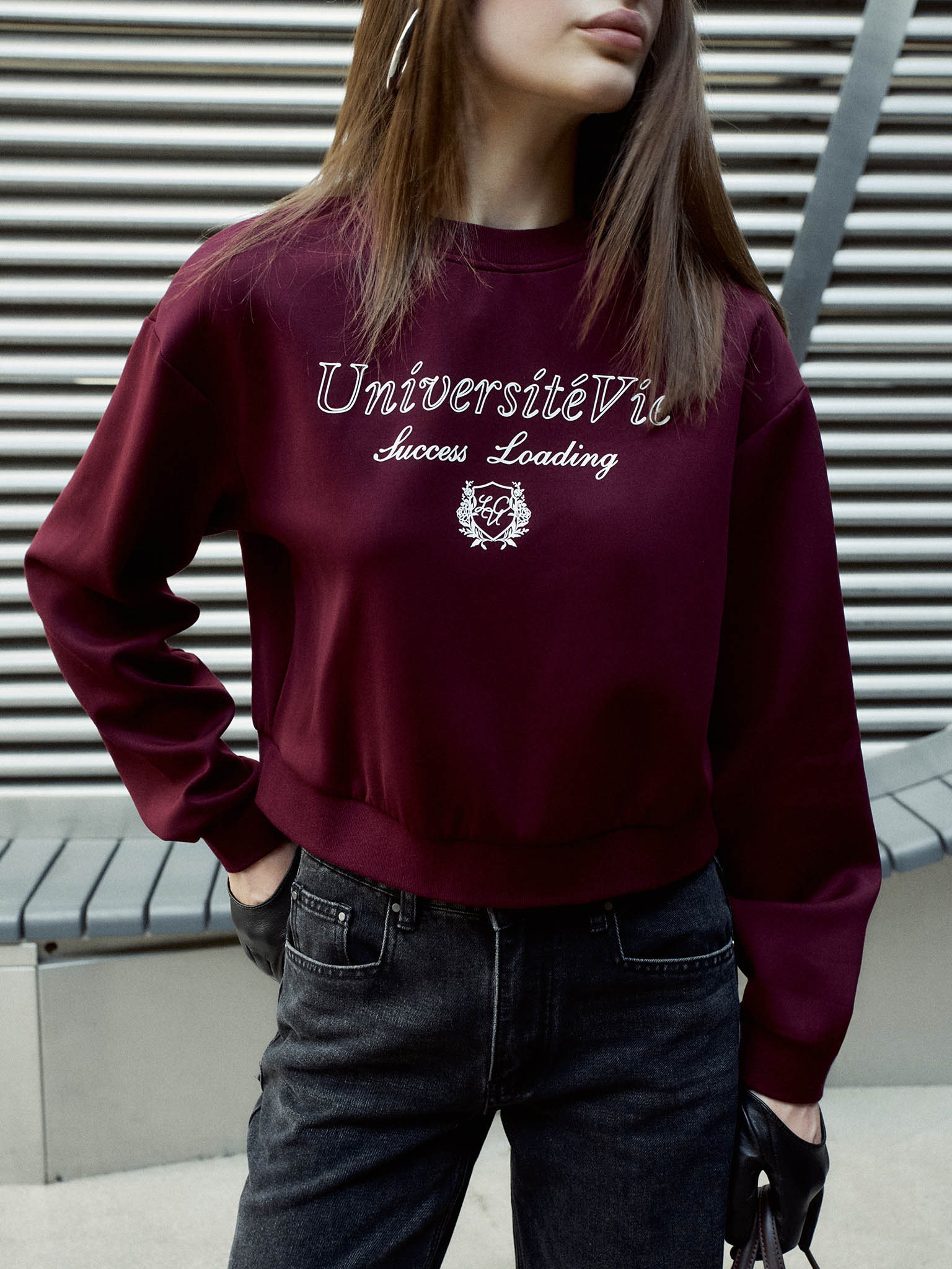 Loose sweatshirt with large lettering