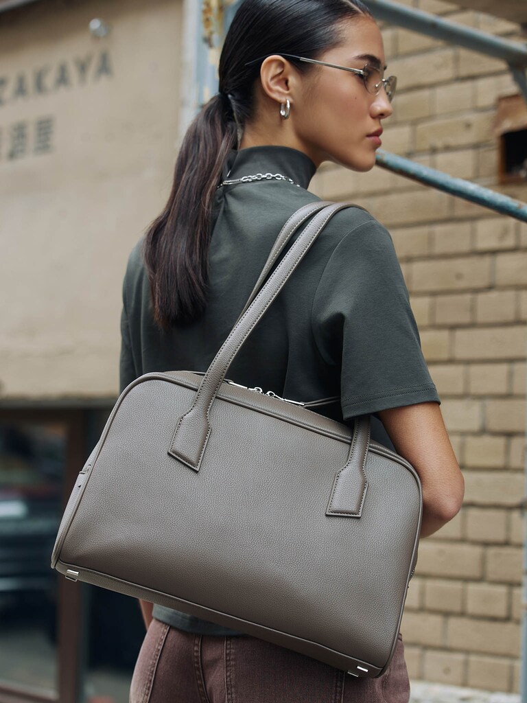 Eco-leather bag with long handles and zip fastening