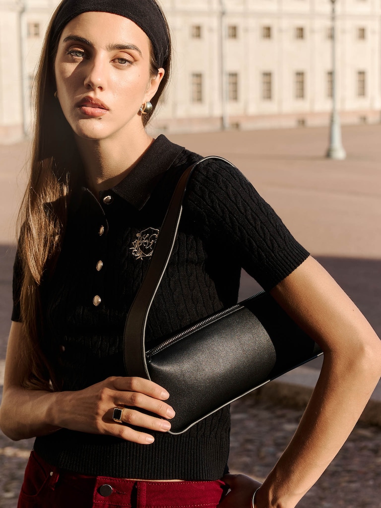 Baguette bag with wide strap