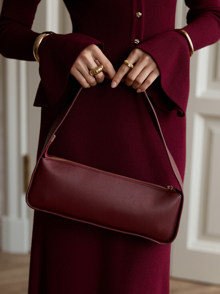 Baguette bag with wide strap