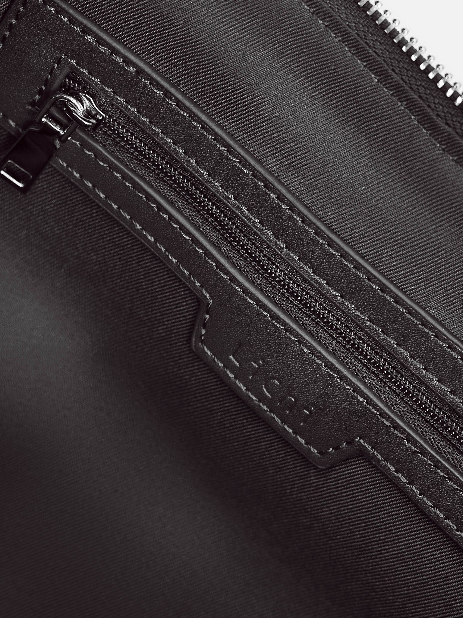 Sac demi-rond avec bandoulière longue