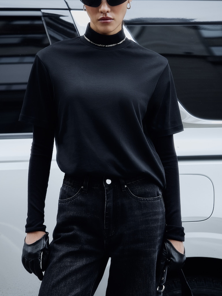 Cotton top with high collar and short sleeves