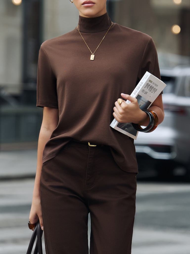 Cotton top with high collar and short sleeves