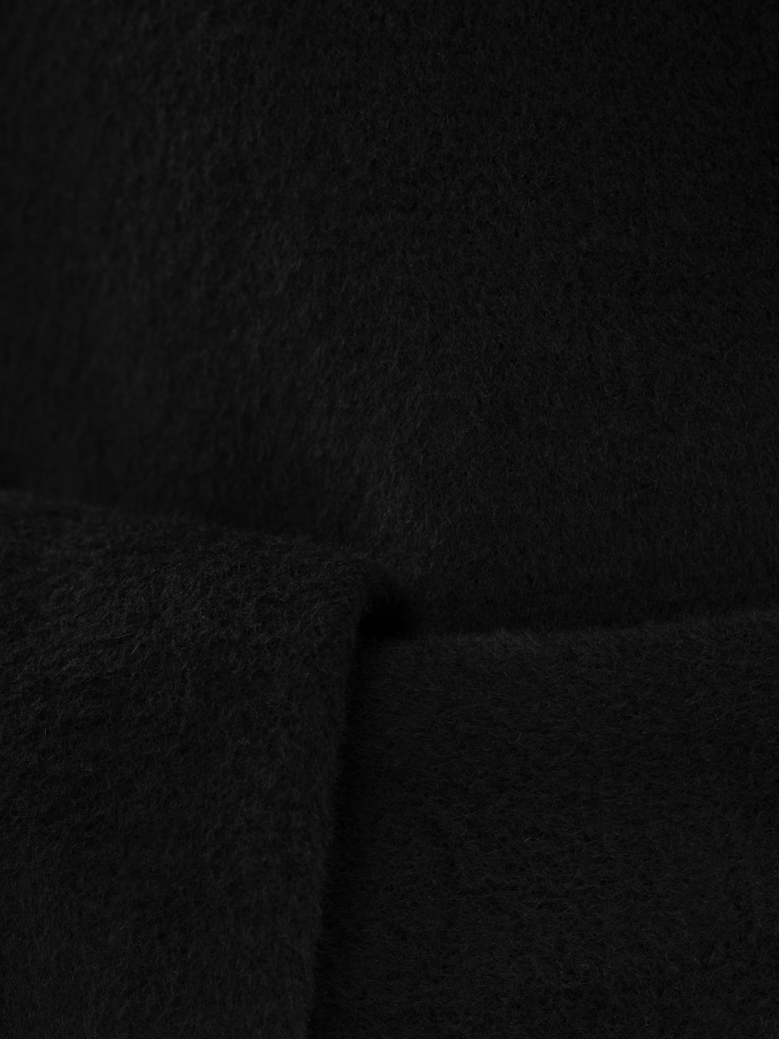 Укороченное шерстяное пальто на запах с широким поясом