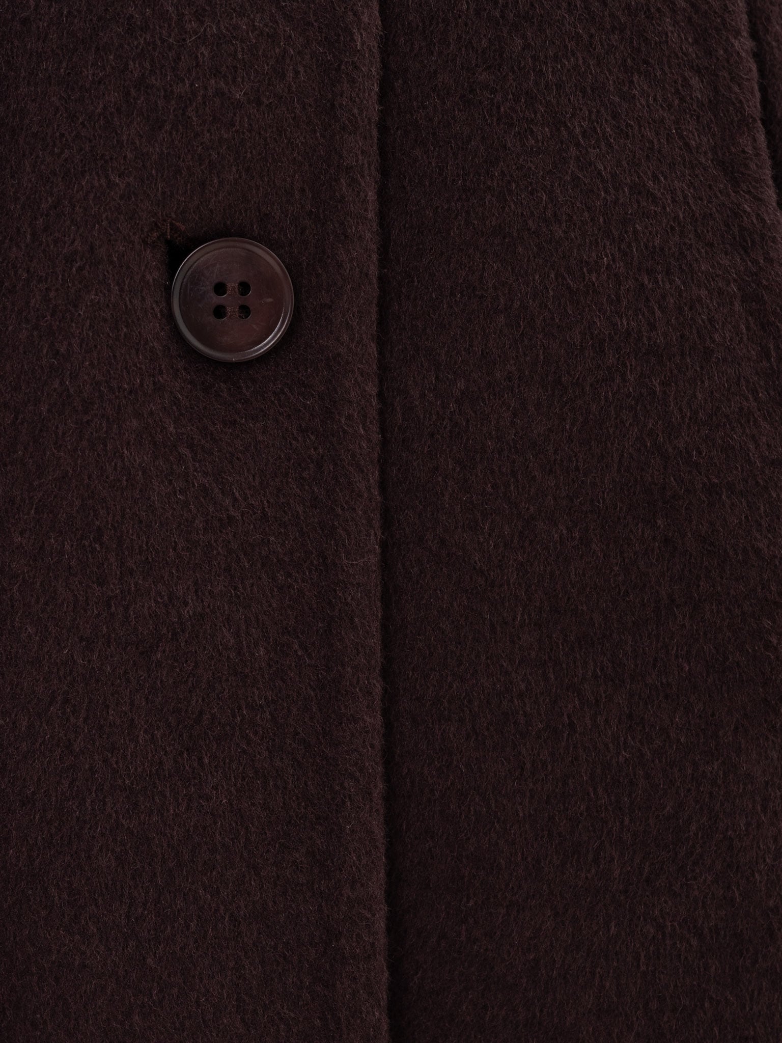 Укороченное шерстяное пальто с высоким воротником и пуговицами в тон