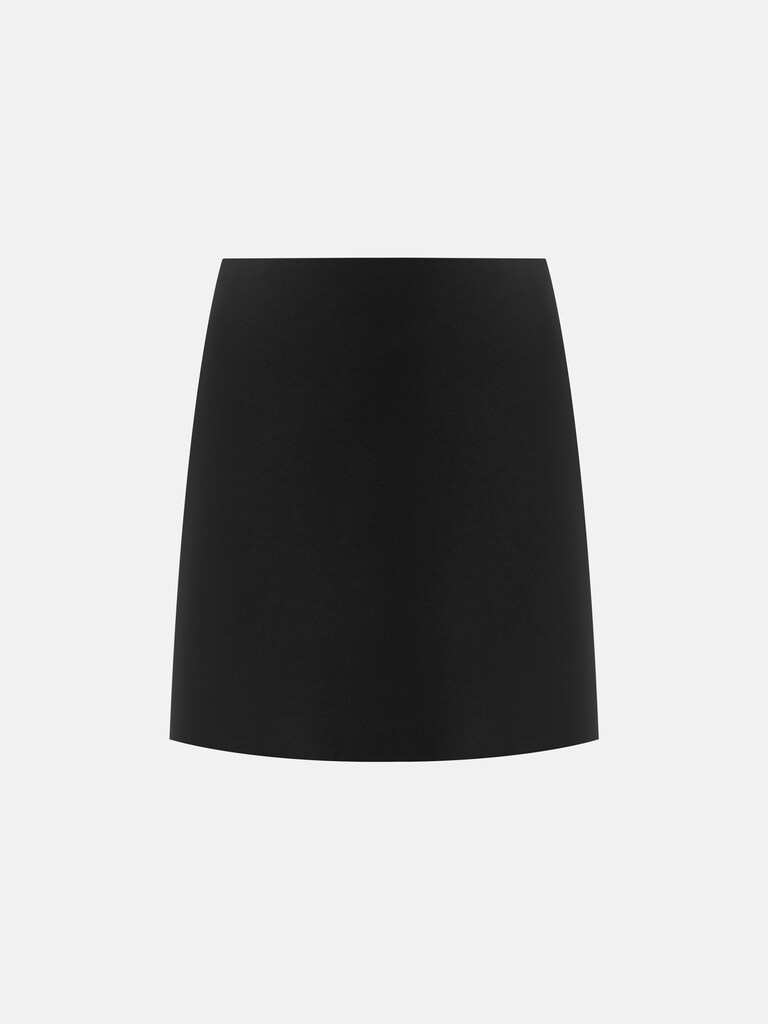 تنورة قصيرة مستقيمة