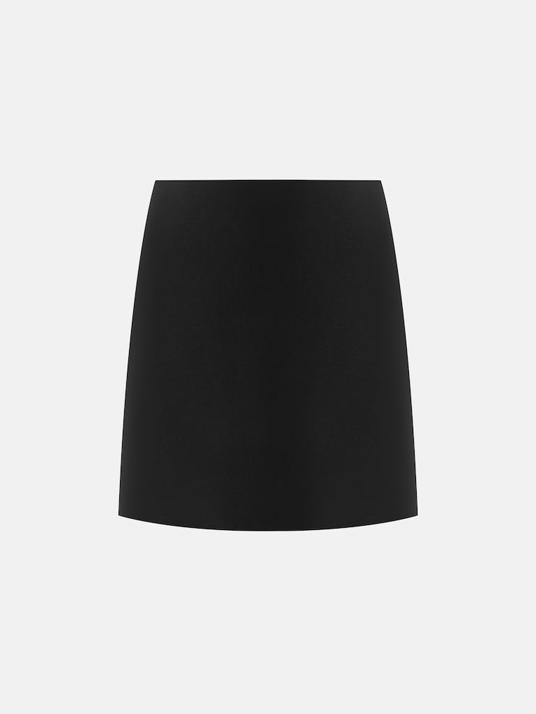 تنورة قصيرة مستقيمة