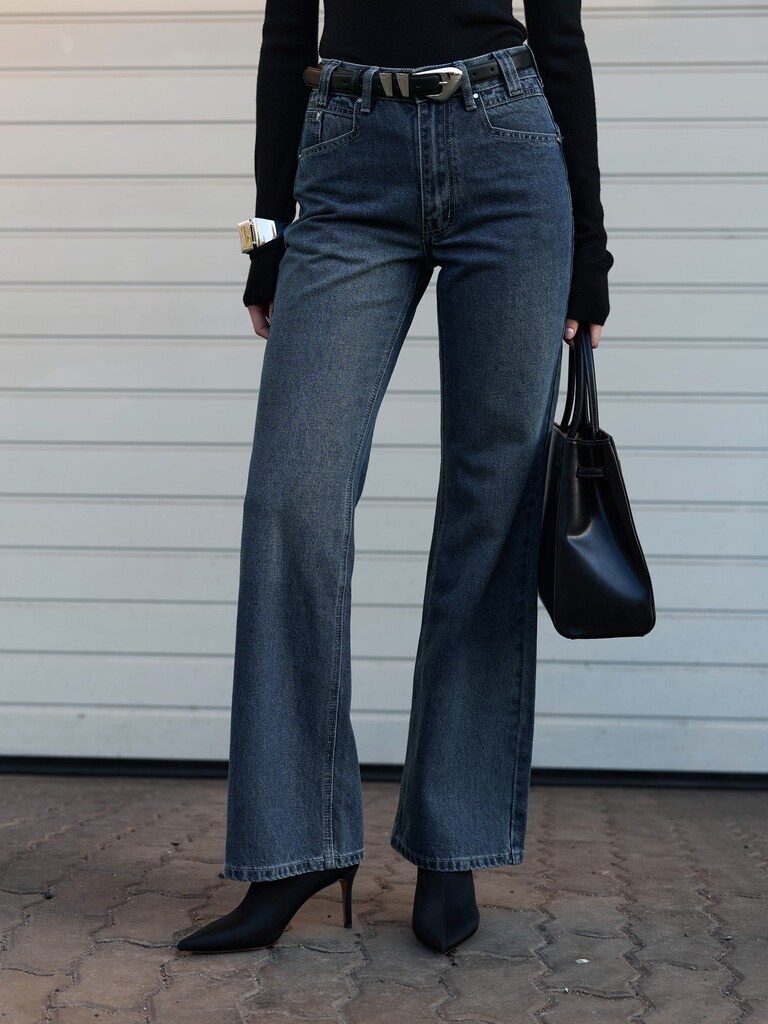 Flared mid-rise jeans 