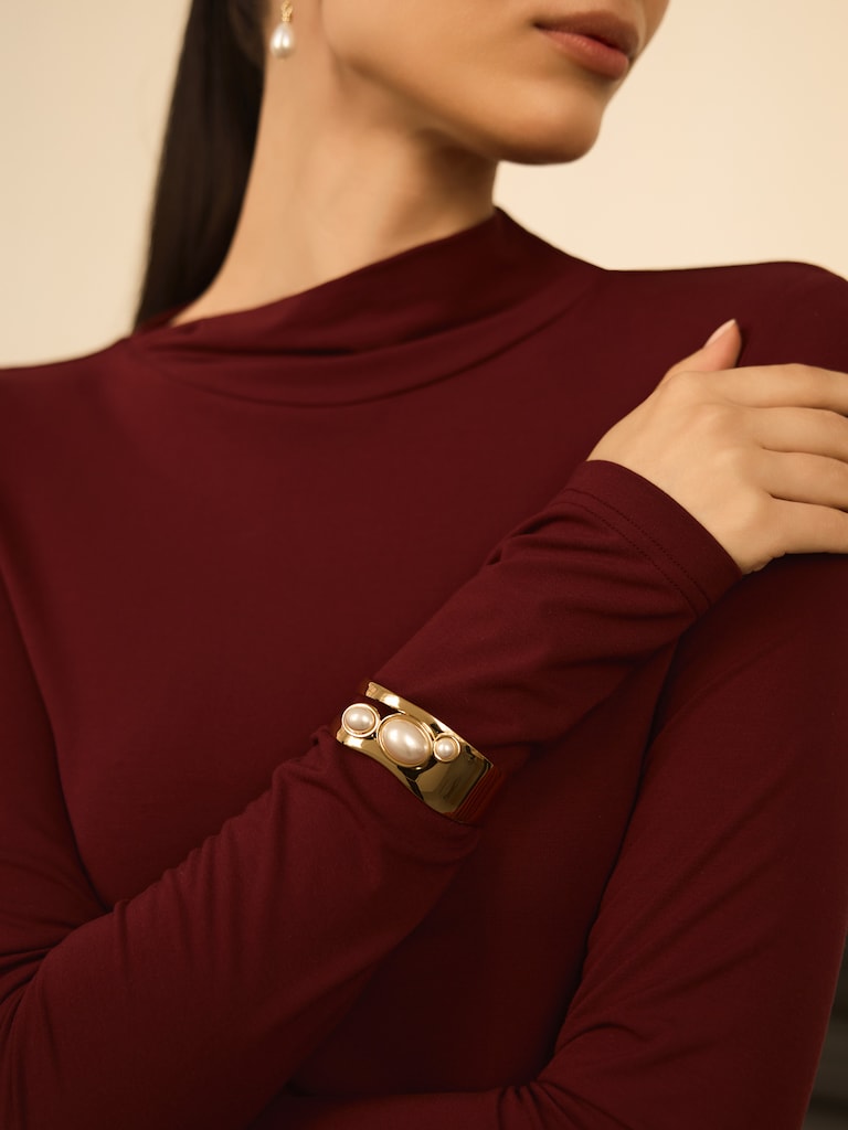 Металлический браслет с объемными камнями