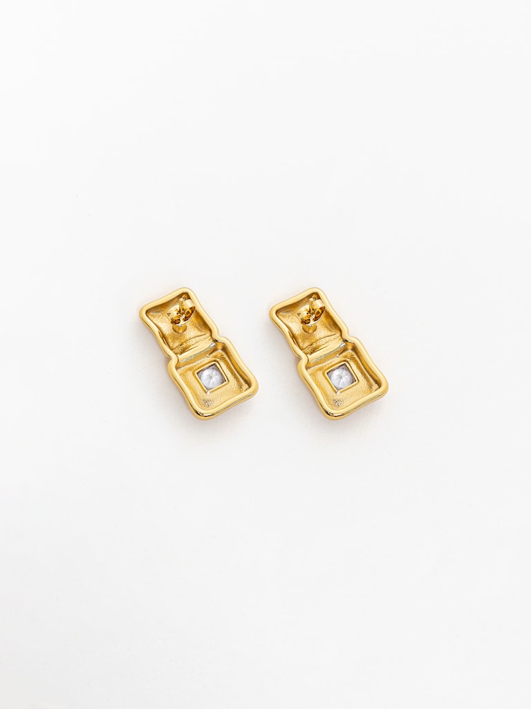 Geometrische Ohrstecker mit quadratischen Steinen