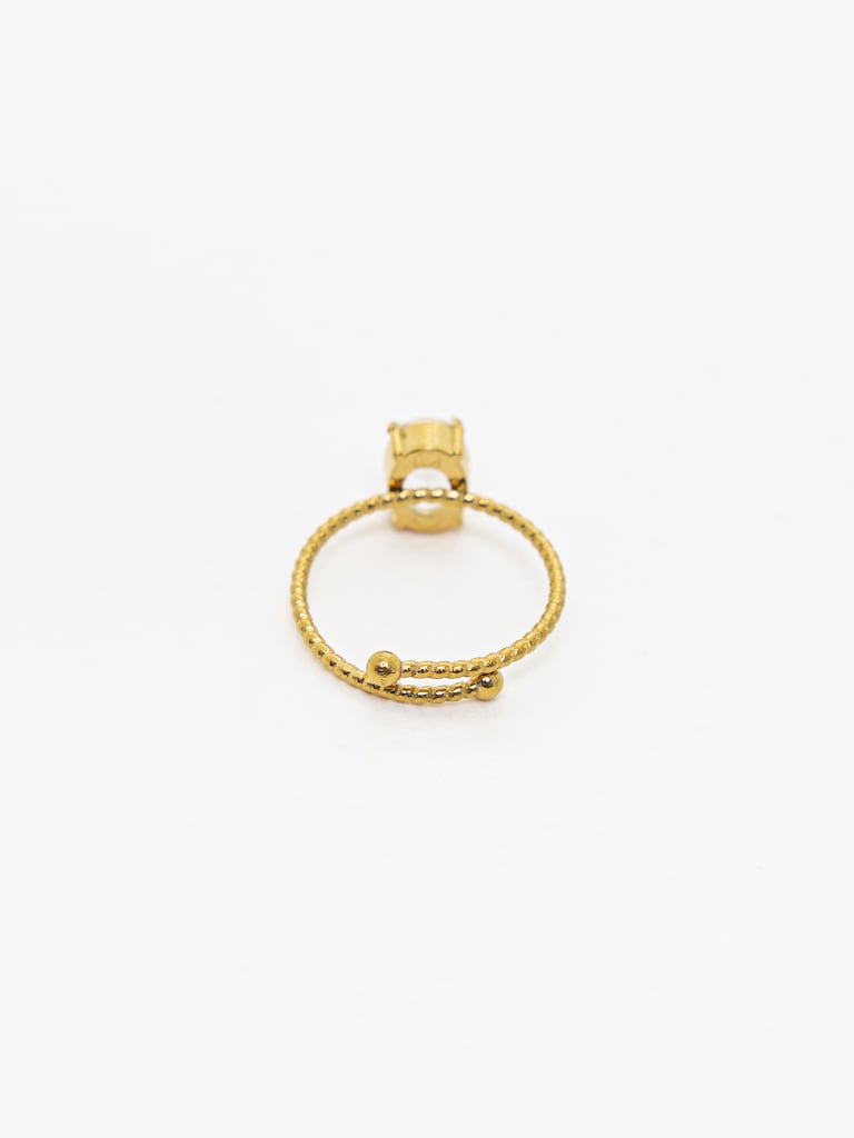 Schmaler Ring mit ovalem Stein