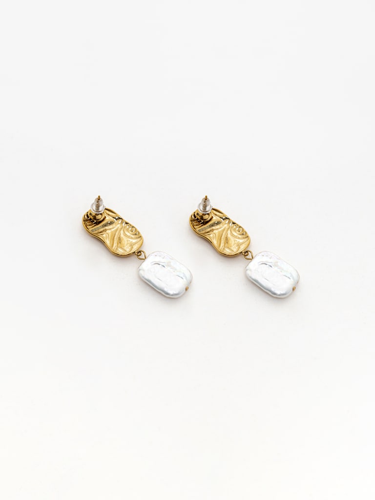 Chunky stud earrings with pearl pendants