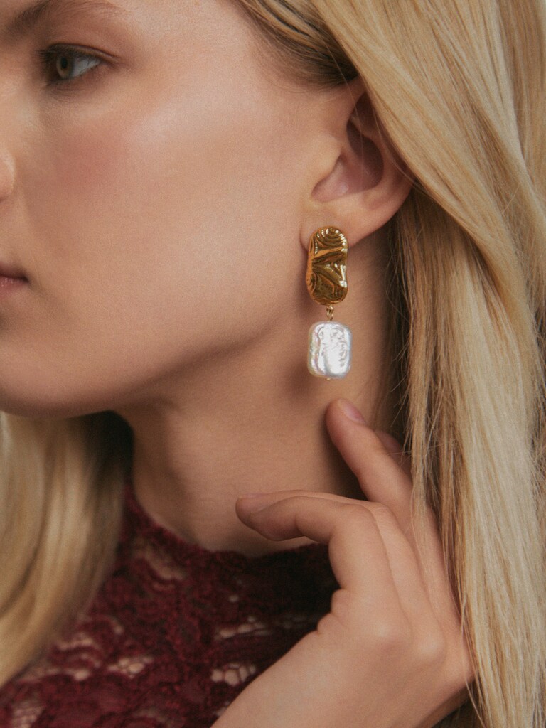 Chunky stud earrings with pearl pendants