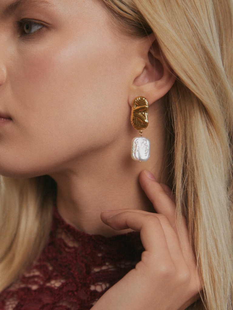 Chunky stud earrings with pearl pendants