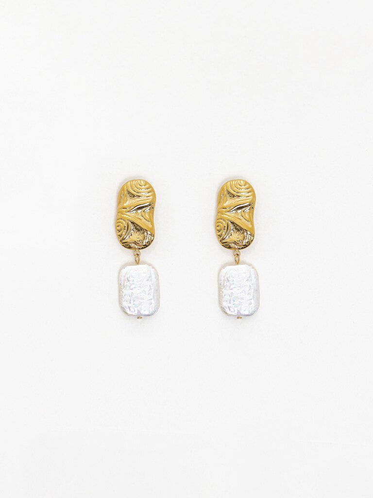 Chunky stud earrings with pearl pendants