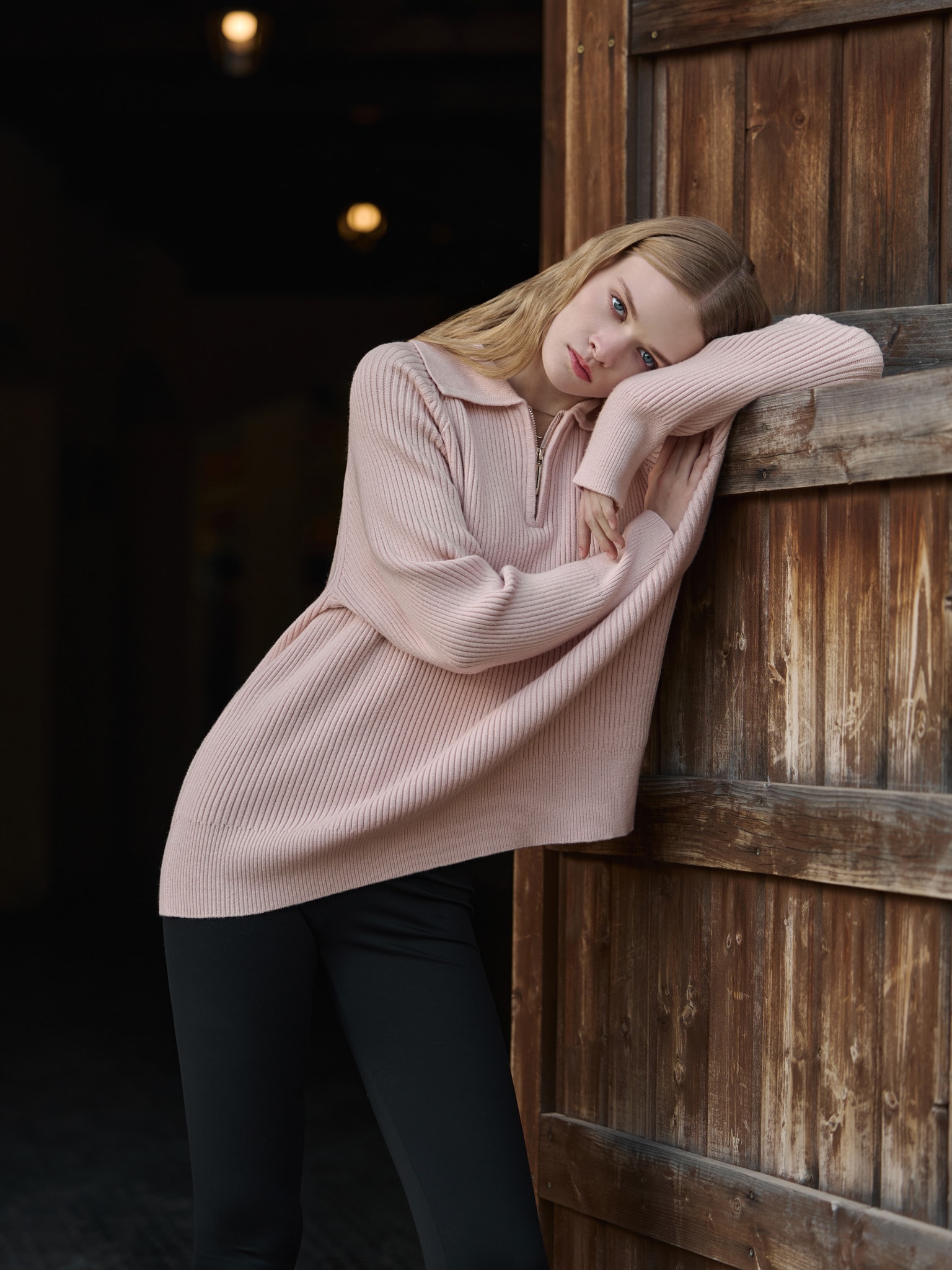 Свободный свитер с воротником поло на молнии