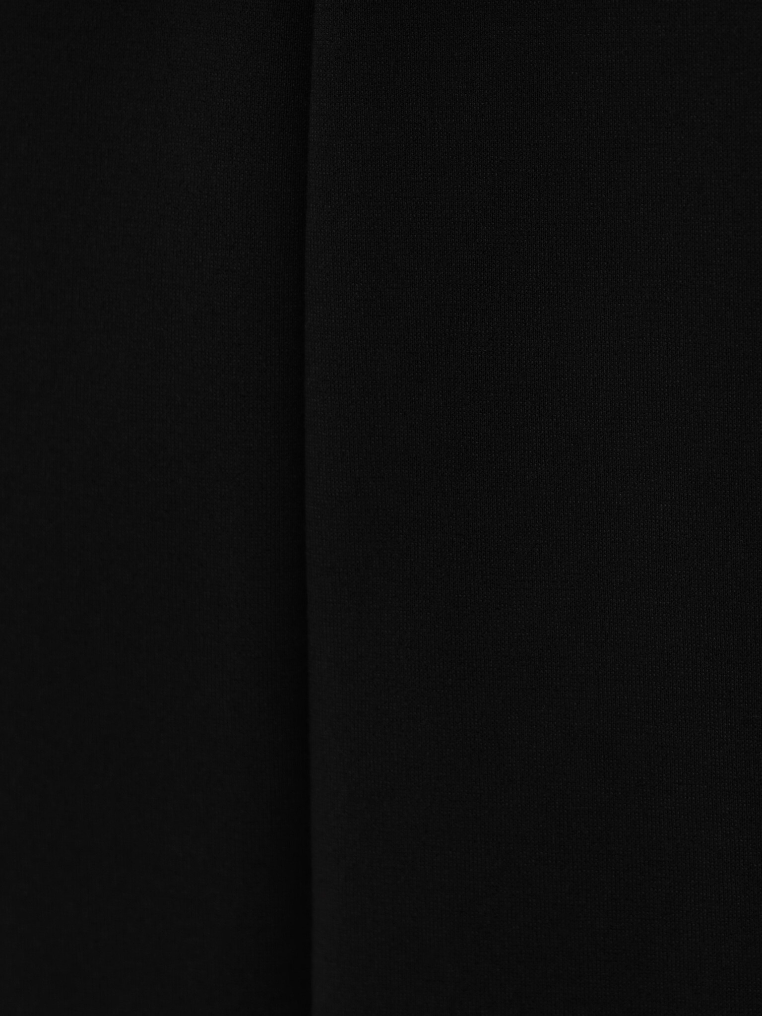 Платье мини с кейпом на плечах и пуговицами в виде цветов