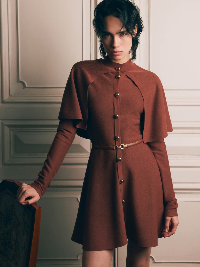 فستان قصير مع رداء وحزام مطابق